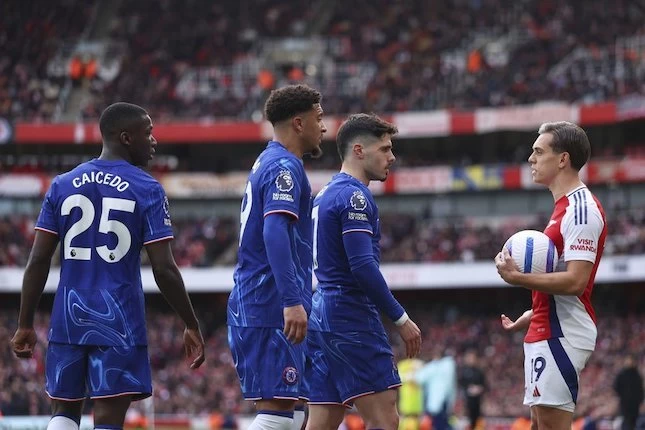 Chelsea Bidik Bek Feyenoord, David Hancko! Tottenham Juga Tertarik