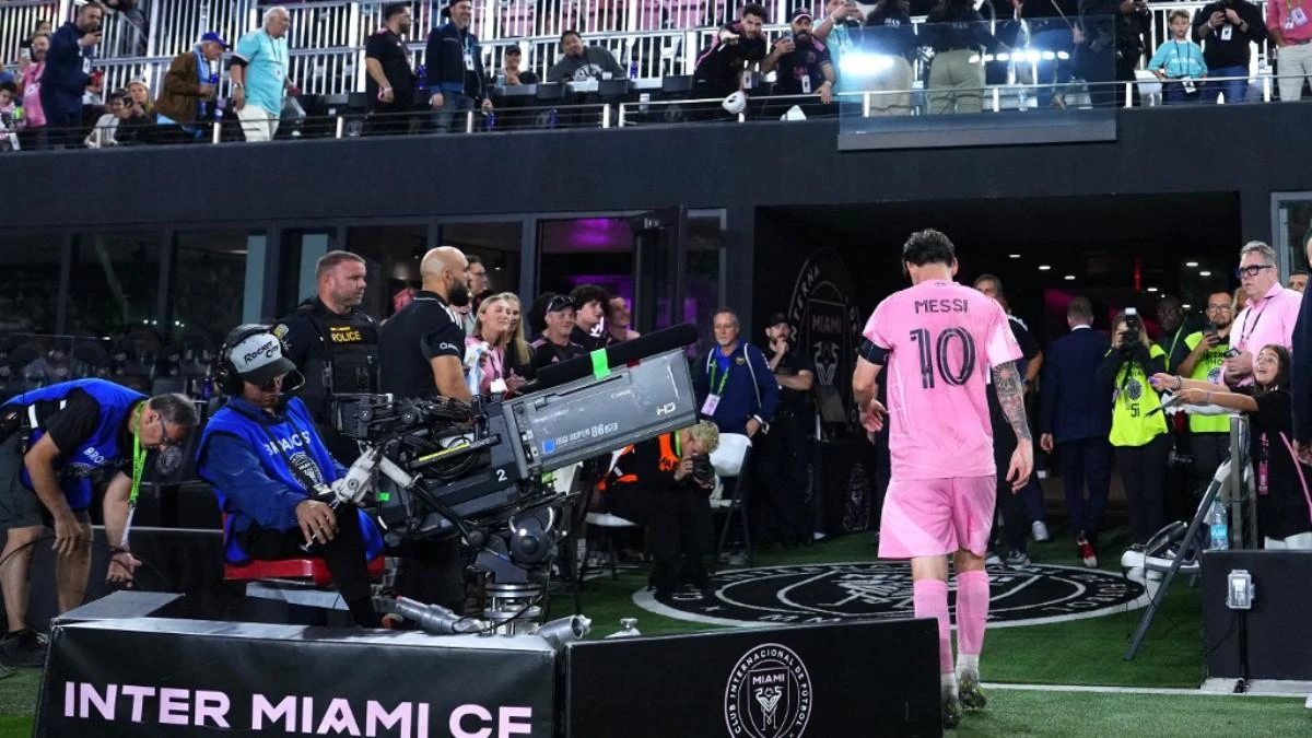 Messi Frustrasi, Dapat Kartu Kuning Setelah Peluit Panjang Berbunyi